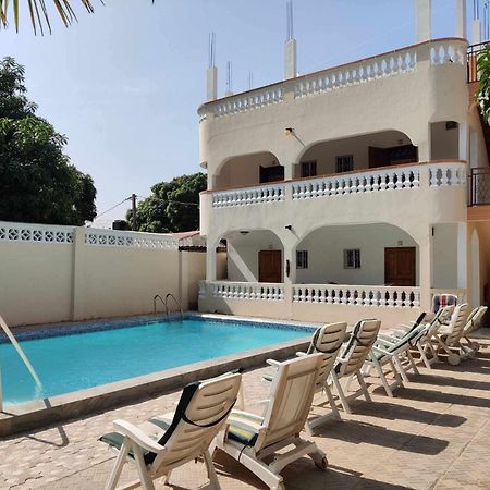 Dabo House Hotel Brufut Bagian luar foto