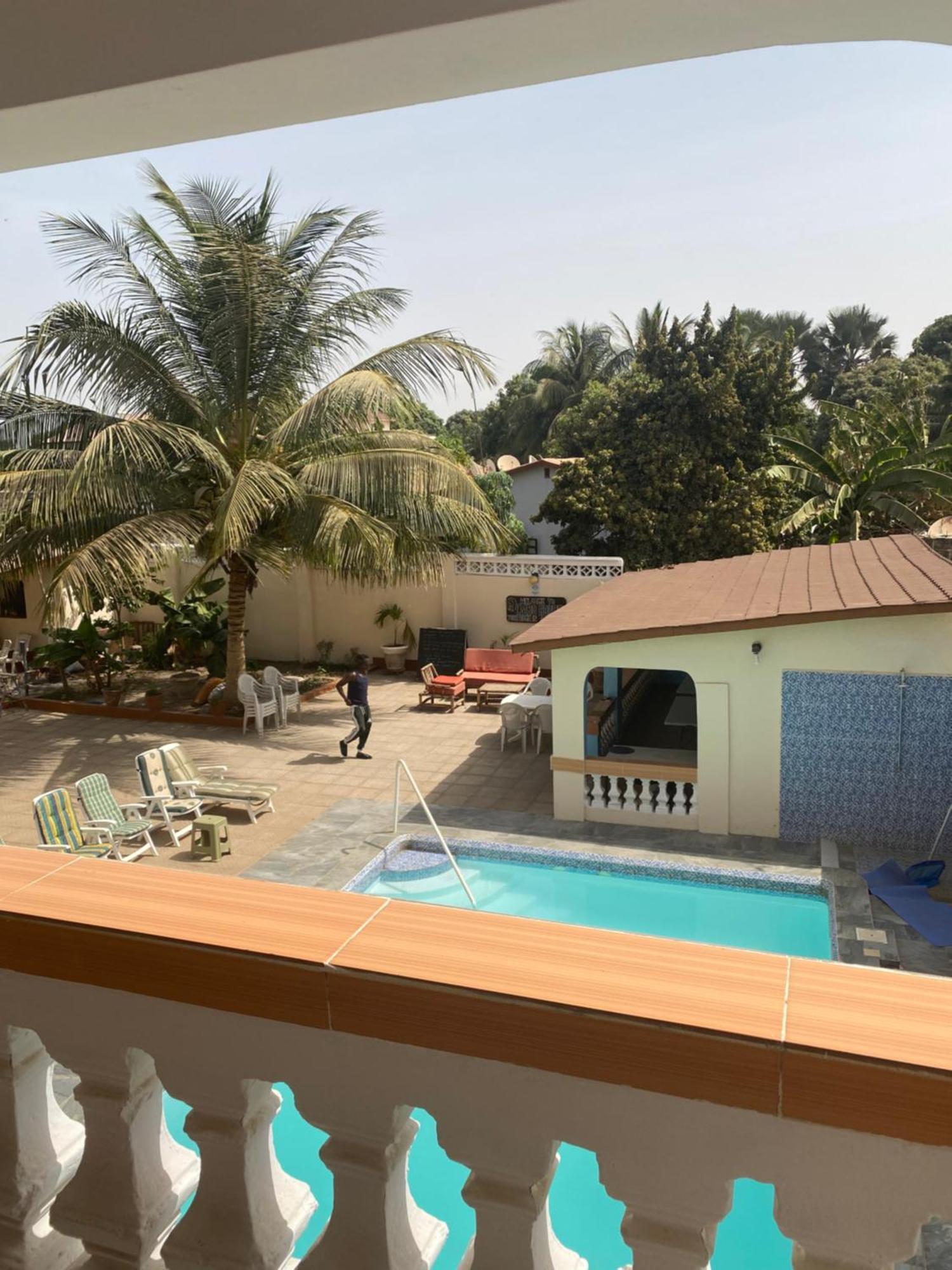 Dabo House Hotel Brufut Bagian luar foto
