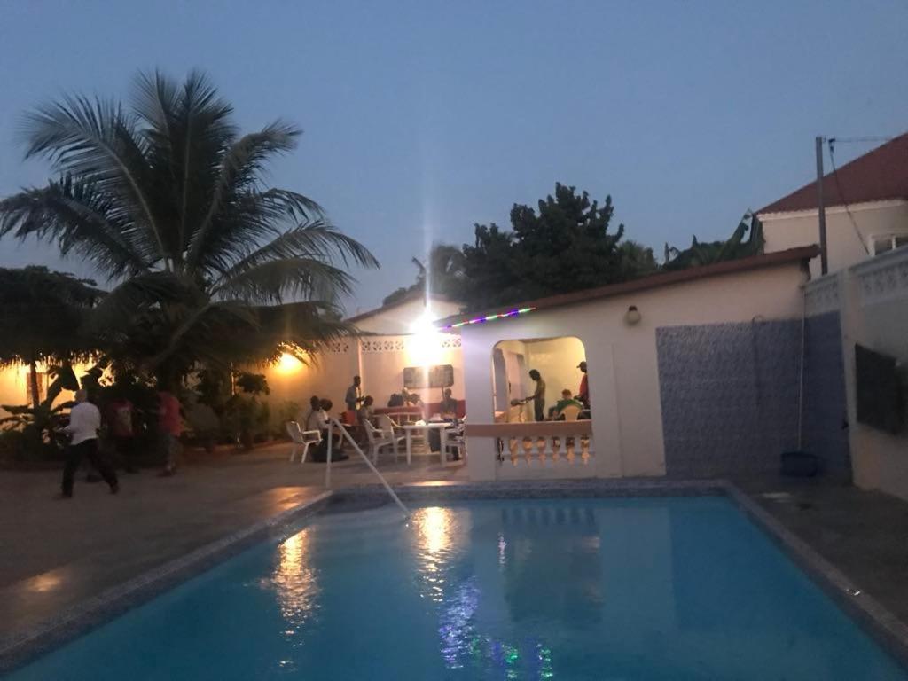 Dabo House Hotel Brufut Bagian luar foto